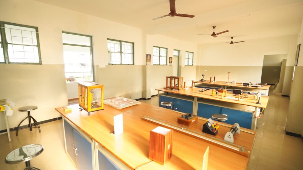 Point Lab School Labs – The United Public School